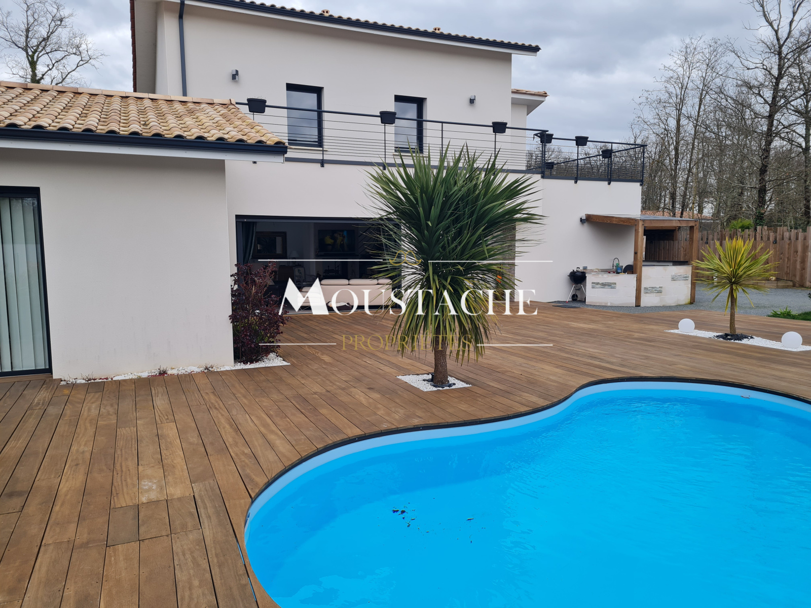 Maison 5 pièces 200 m² · à Breuillet · 200 m² · 685 000 €